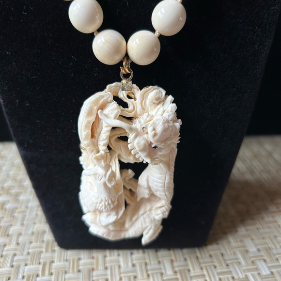 Antique hand carved dragon necklace/  pendant. - Picture 3 of 4